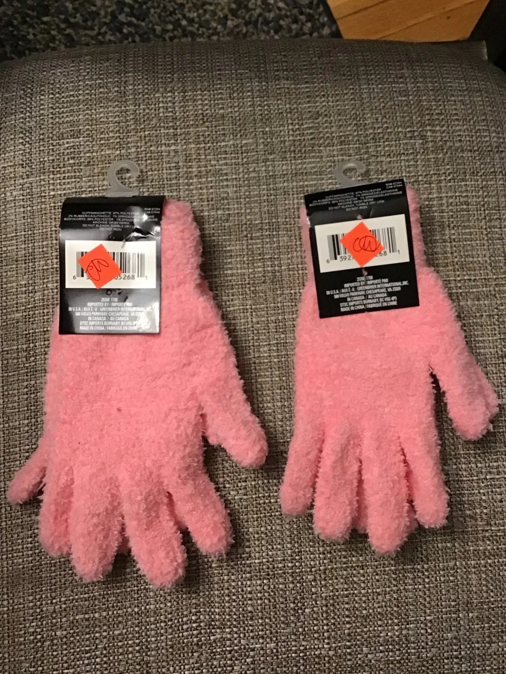 NWT Womens gloves O/S